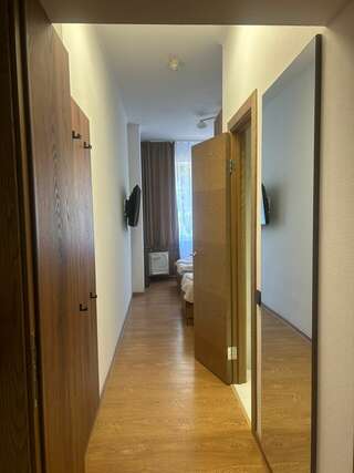 Гостиница Русь Туапсе Двухместный номер с 2 отдельными кроватями-3